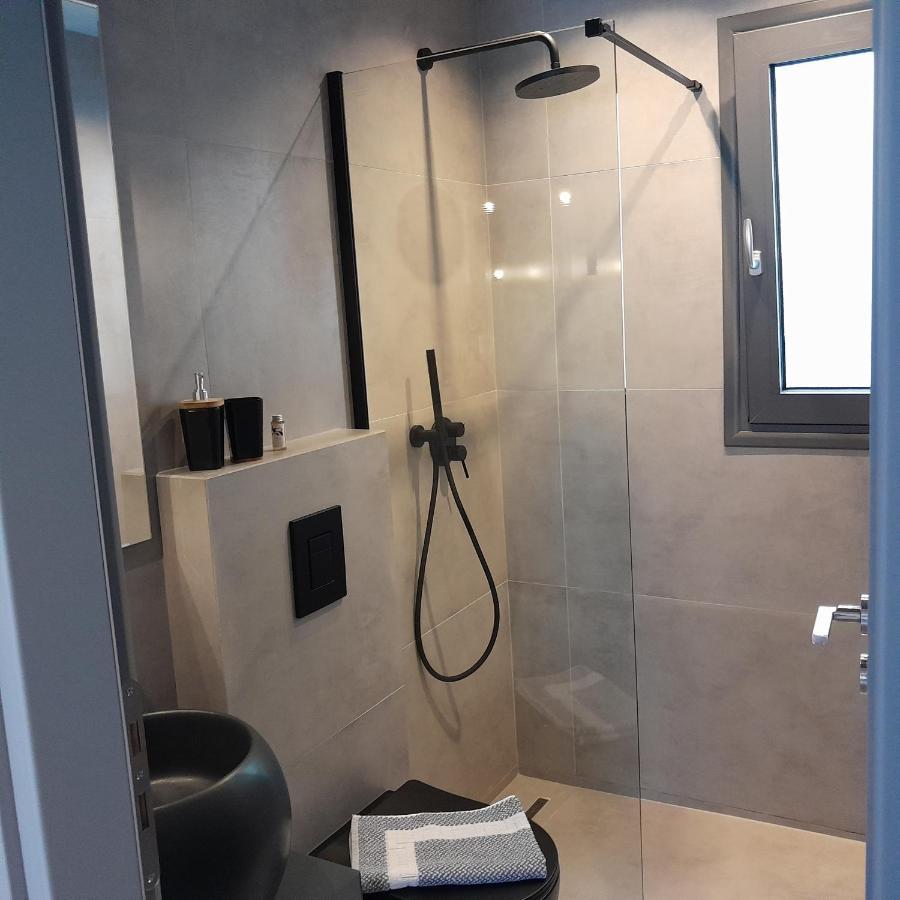 Brand New Flat Near De Bosset Bridge, Argostoliアパートメント エクステリア 写真
