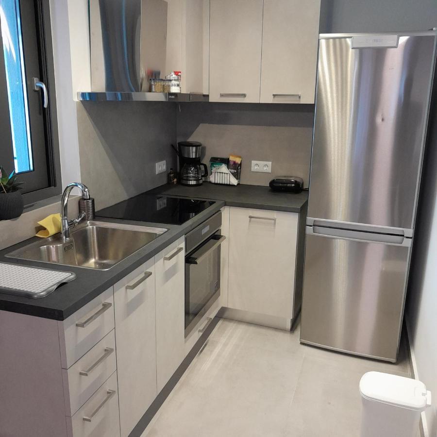 Brand New Flat Near De Bosset Bridge, Argostoliアパートメント エクステリア 写真