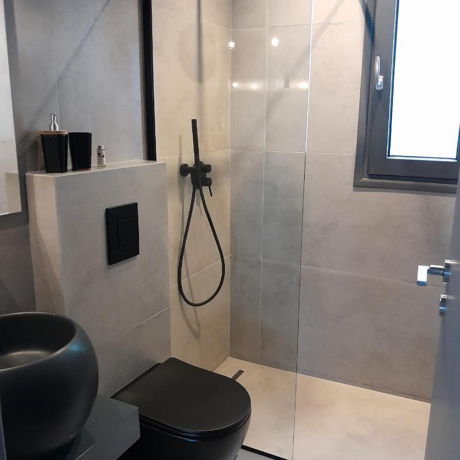 Brand New Flat Near De Bosset Bridge, Argostoliアパートメント エクステリア 写真